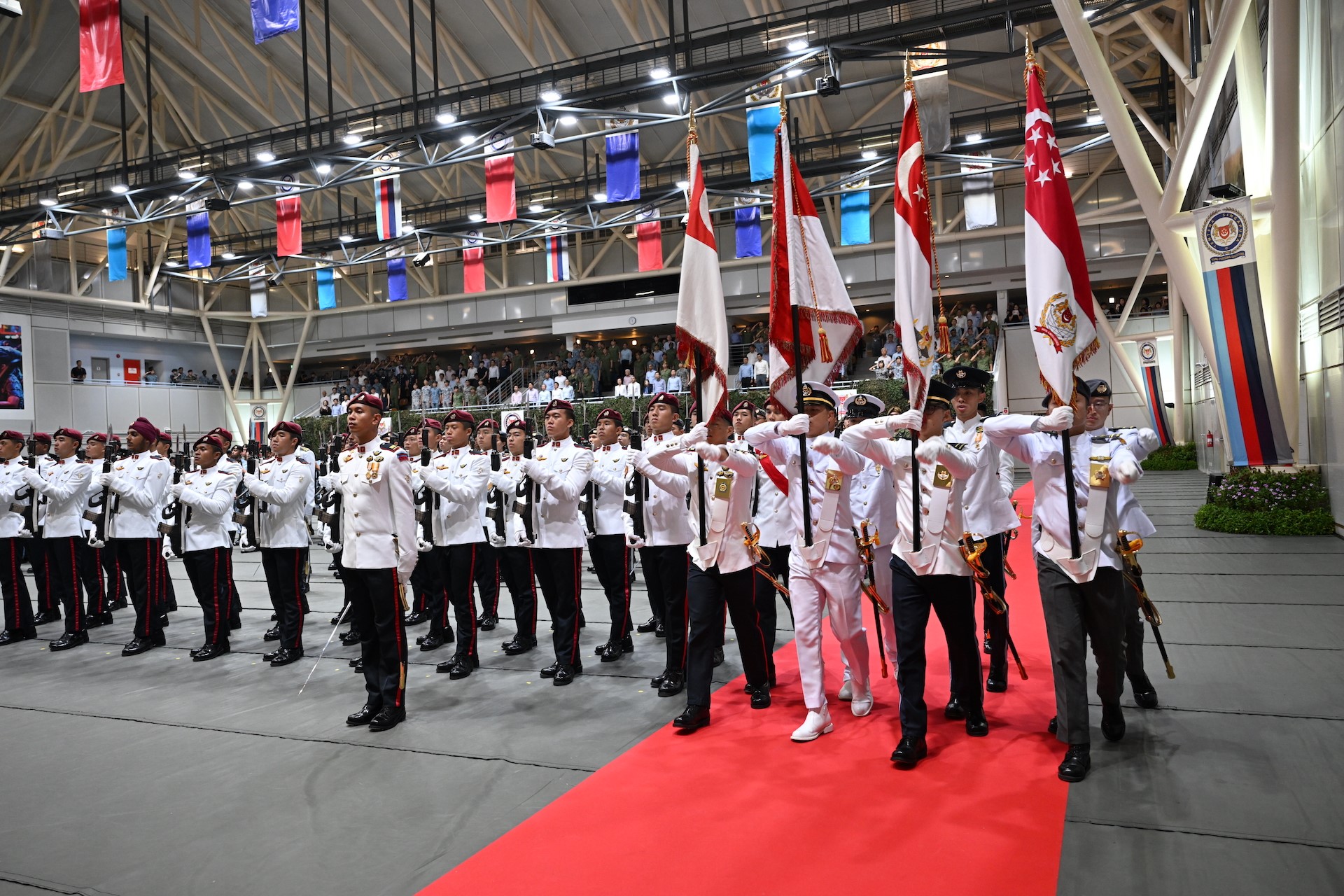 重申对保卫新加坡的承诺