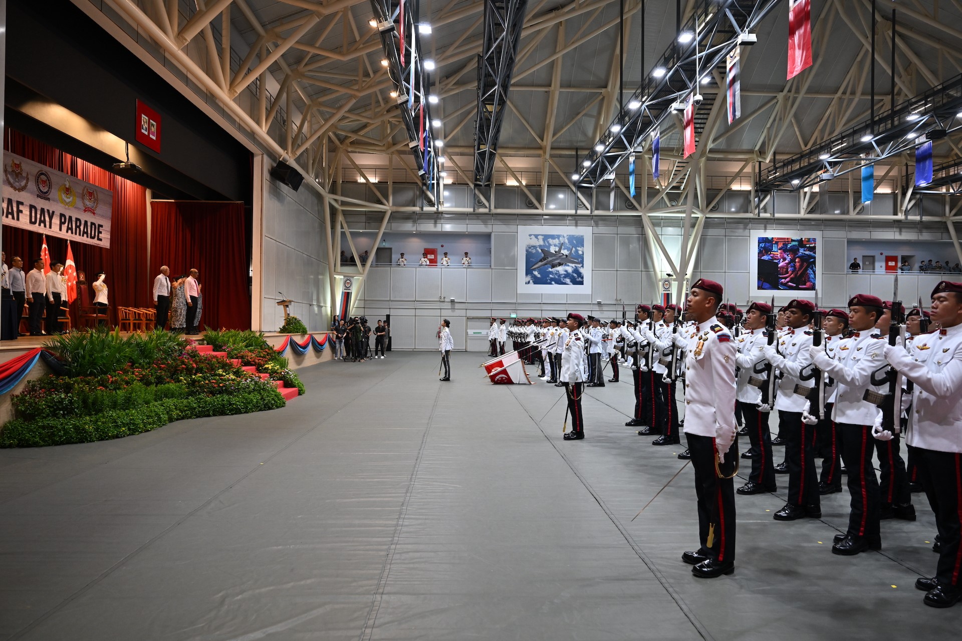 重申对保卫新加坡的承诺
