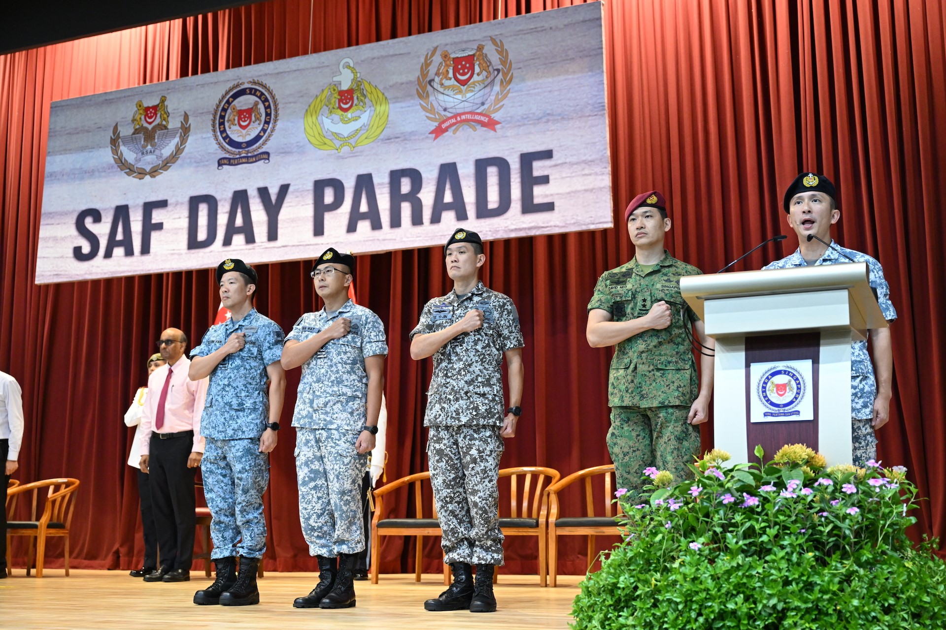 重申对保卫新加坡的承诺