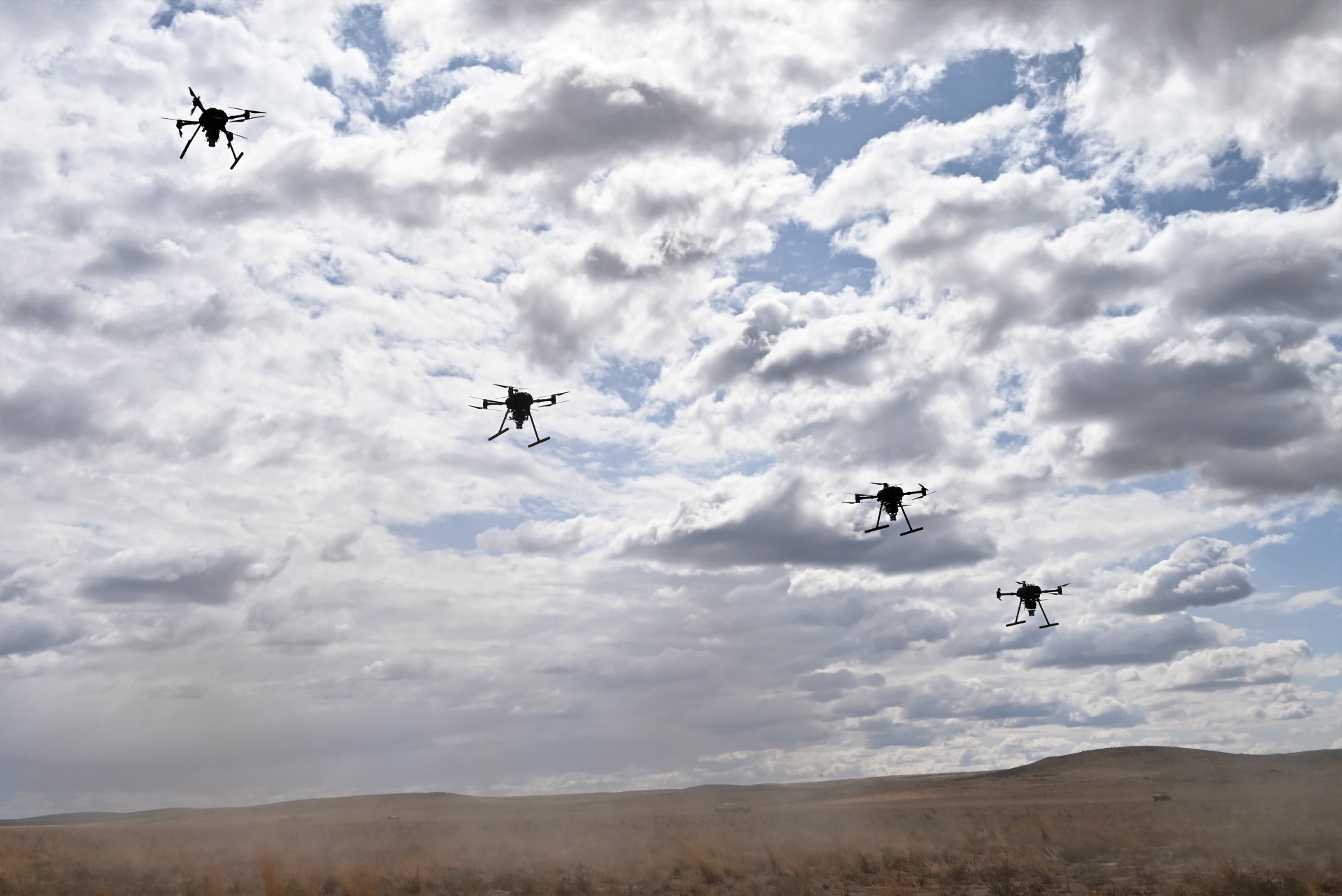 新加坡武装部队在美国军事演习中测试机器狗和无人机群